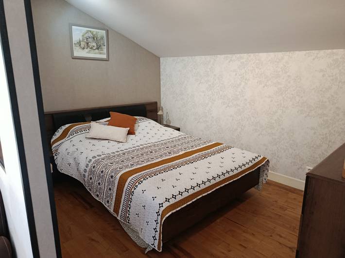 Appartement „Gîte des Cerisiers“ mit Pool, Terrasse und privatem Garten