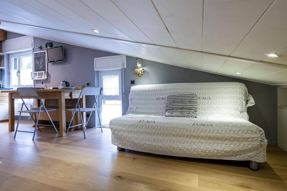 Appartamento intero, Bellissimo appartamento per 2 persone con Wifi, Tv e parcheggio in Madesimo (Borgo), Madesimo