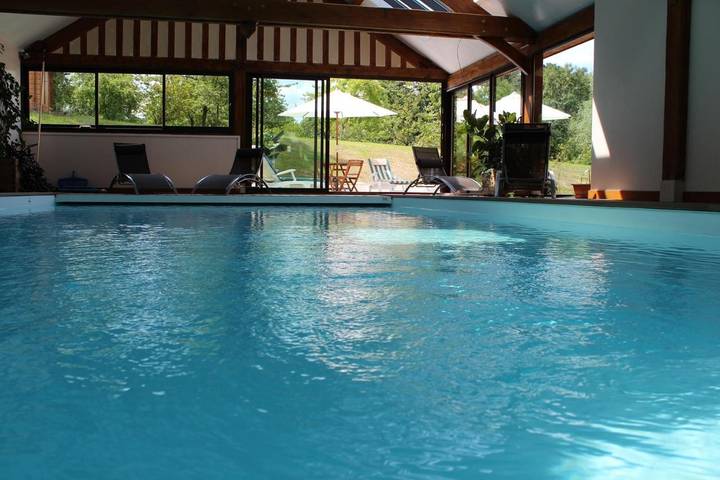 Gîte pour 2 personnes, avec Piscine et Vue à Glanville