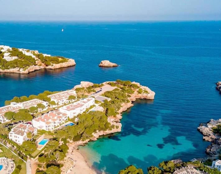 Apartahotel para 6 personas, con jardín además de vistas y piscina en Cala d'Or