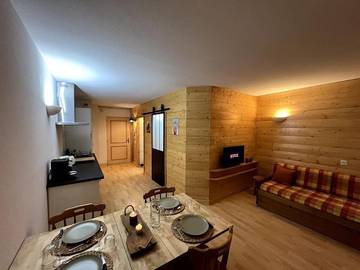 Gîte pour 4 personnes, avec piscine et vue dans Guzet-Neige