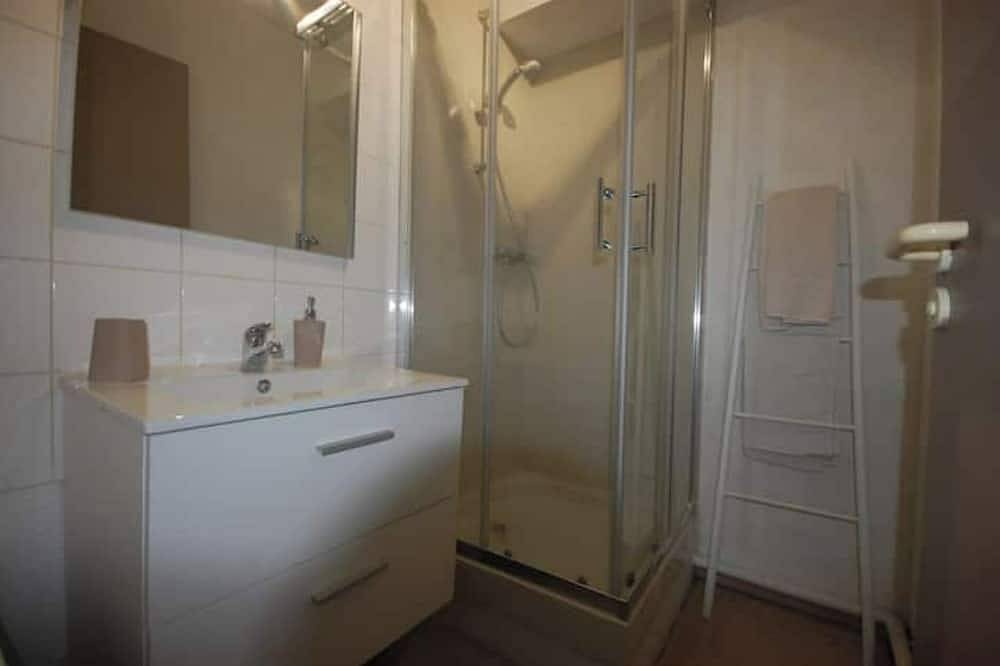 Ganze Wohnung, Studio mit Balkon und Parkplatz im Stadtzentrum in Cholet, Cholet und Umgebung