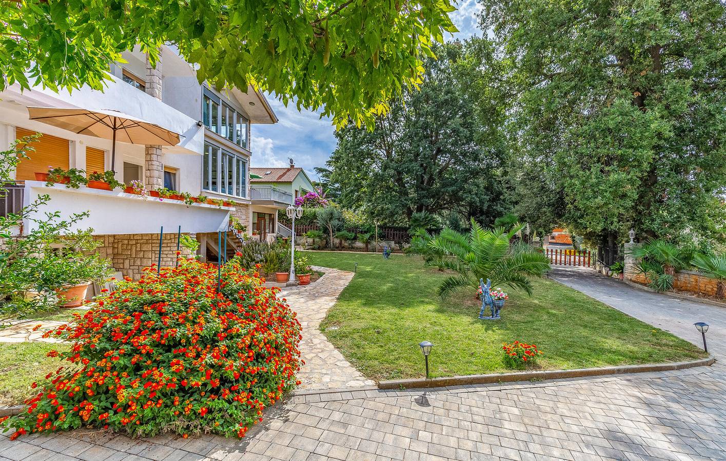 Appartement de vacances entier, Appartement confortable avec Wi-Fi, terrasse et parking - à 1,5 km de la plage in Banjole, Côte Sud d'Istrie
