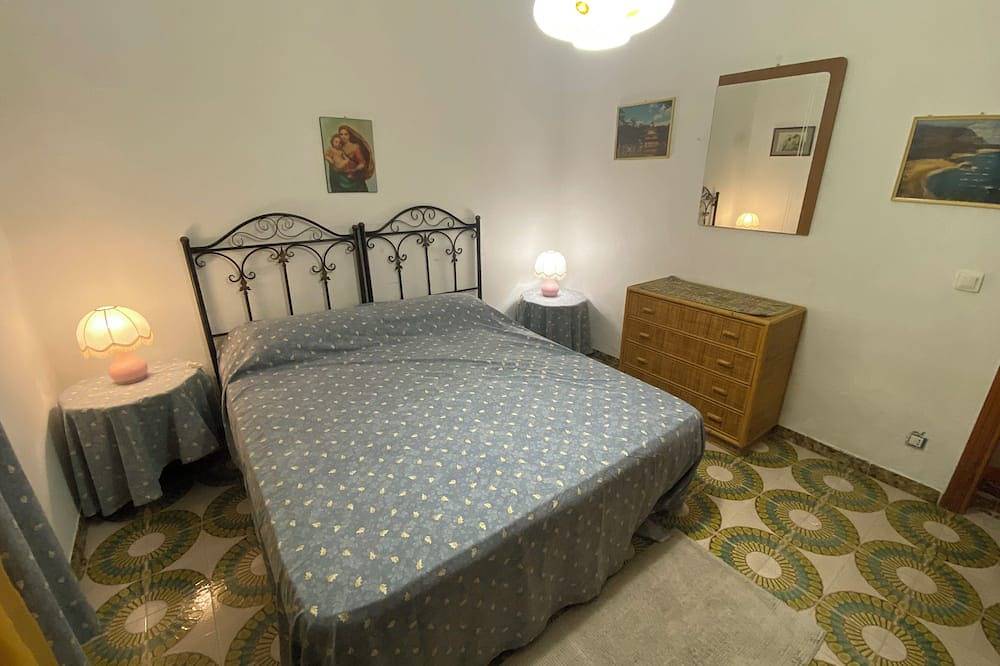 Villa Pino 150 meters from the sea and 5 min from Palermo airport area in Carini, Provincia de Palermo