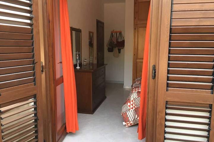 Casa Roberta bei 350 mt Strand. Möglichkeit 2 Häuser dieselbe Straße. Freunde Und Familie in Porto Ottiolu, Budoni