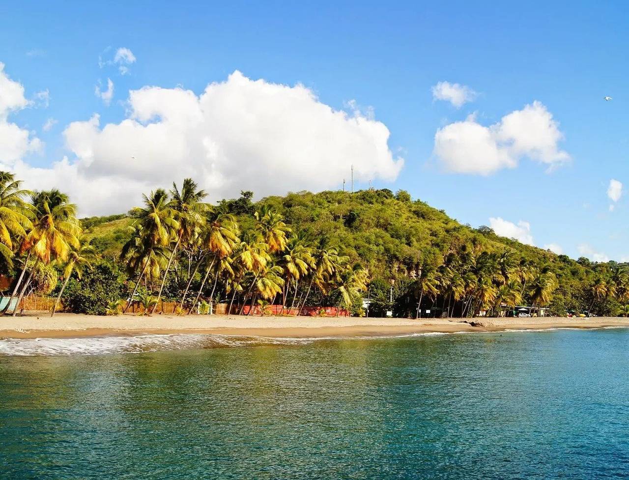 Bungalow "Petit Trésor" vintage 80 in Le Carbet, Martinique