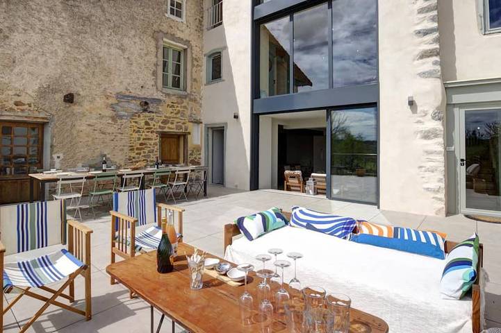 Gîte pour 12 personnes, avec Terrasse et Jardin à Saint-Symphorien-de-Lay