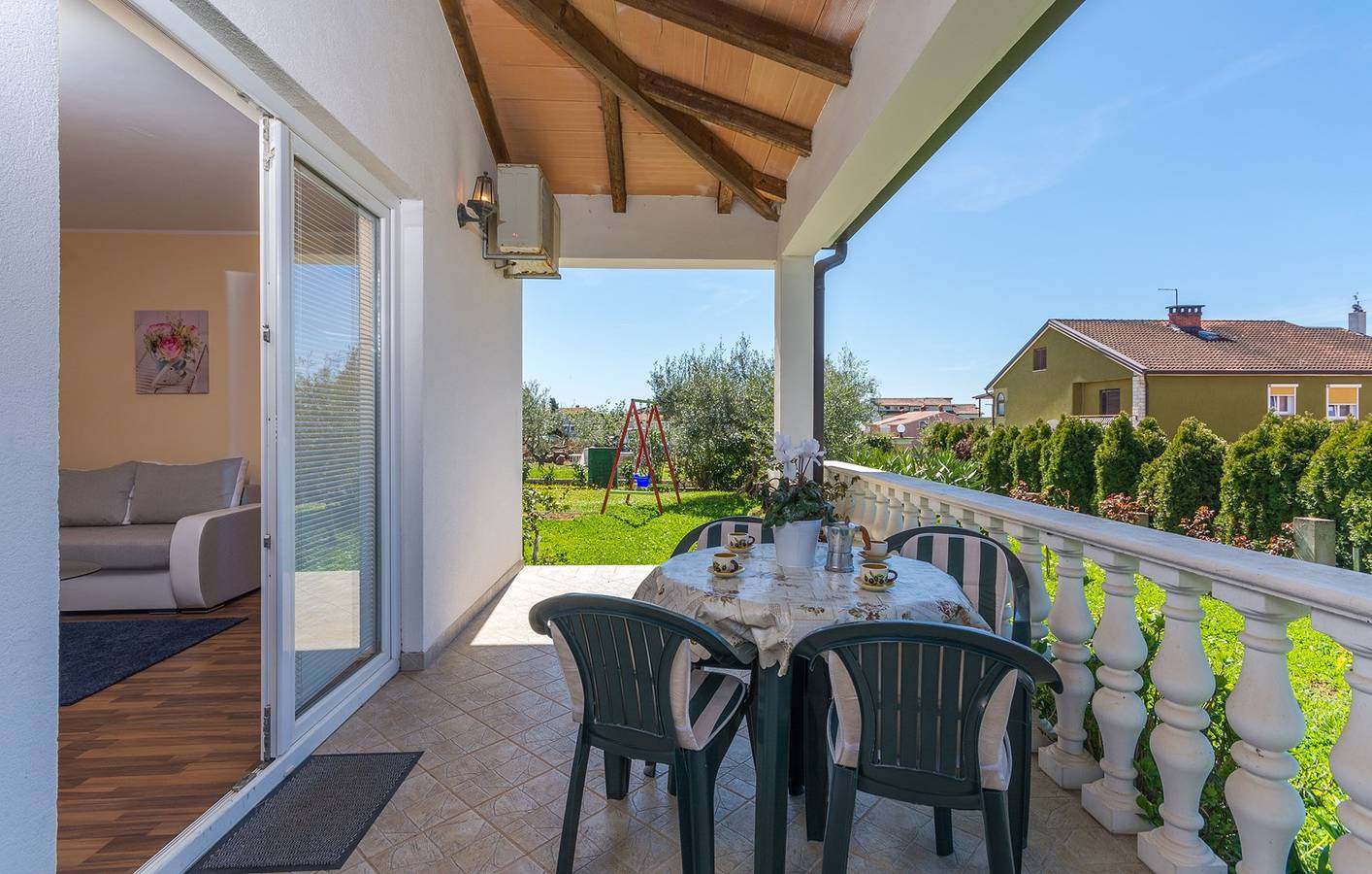 Ganze Wohnung, Ruhiges Refugium mit Gartenblick, 2 km vom Stadtzentrum und Strand von Novigrad
 in Novigrad, Umag und Umgebung