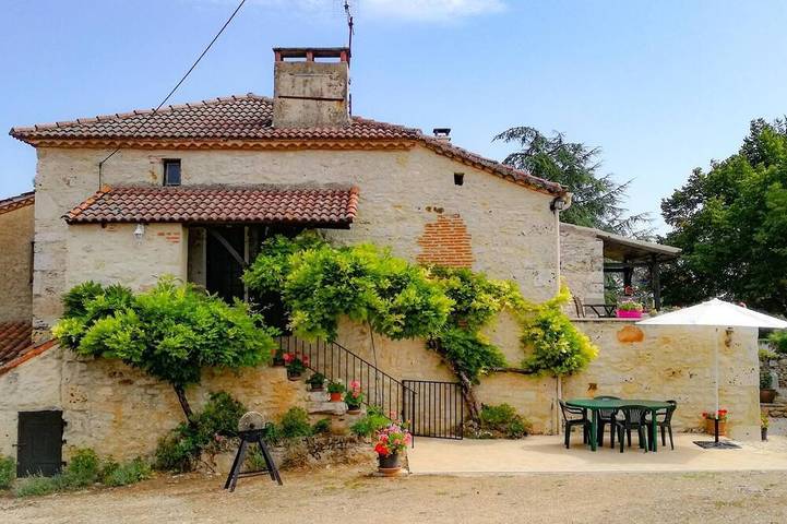 Location de vacances pour 4 personnes, avec jardin à Bélaye