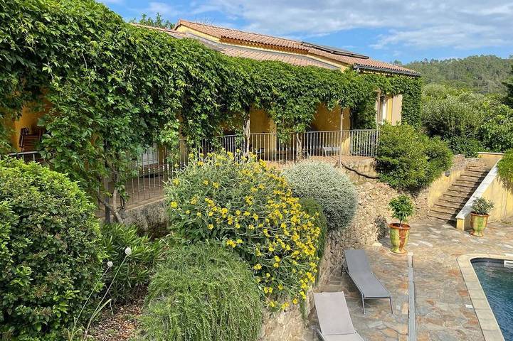 Villa pour 8 personnes, avec Terrasse et Jardin
