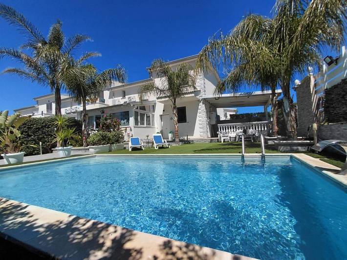 Villa per 4 persone, con Balcone e Terrazza nonché Giardino e Piscina a Carini