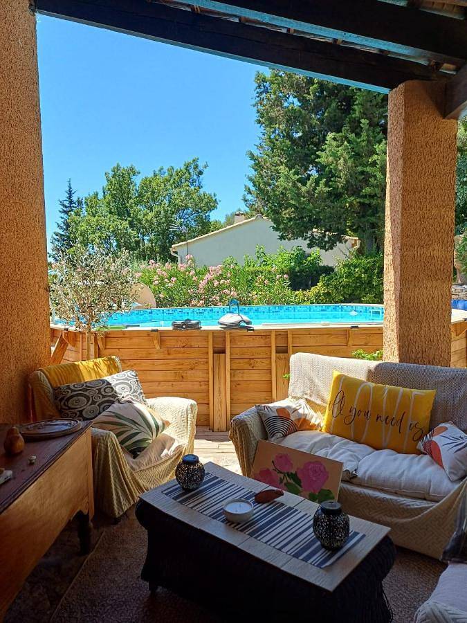Chambre d’hôte pour 2 personnes, avec Terrasse et Jardin ainsi que Piscine et Vue à Cabasse