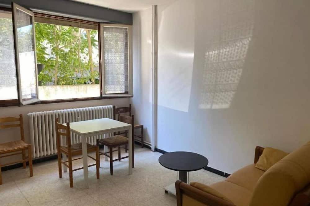 Entire apartment, Béziers-polygone-gare-port in Béziers, Côte d'Améthyste
