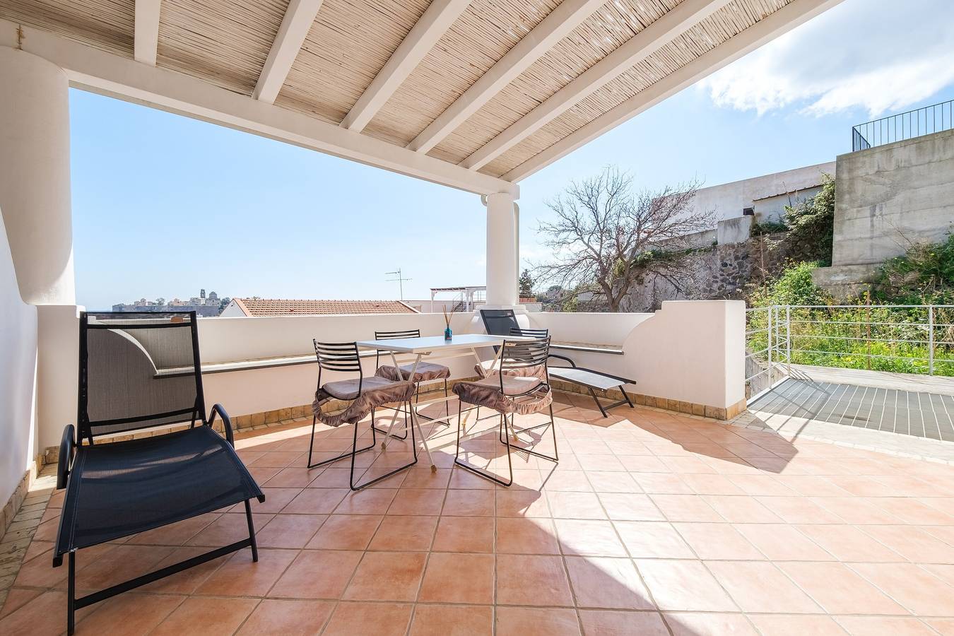 Apartamento entero, Apartamento 'Suite De Pasquale' con vistas al mar, Wi-Fi y aire acondicionado in Lipari