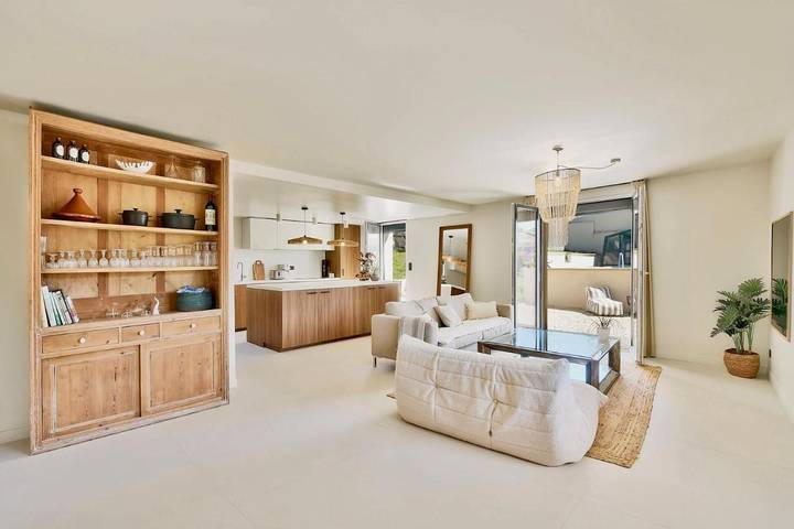 Location de vacances pour 8 personnes, avec jardin et balcon ainsi que piscine et vue à Limonest - 3