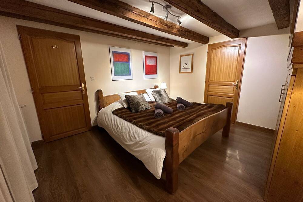 Exclusive Private Chalet in the Pyrenees | 6 Ensuite Bedrooms | Sleeps 12 in Avajan, Pyrénées