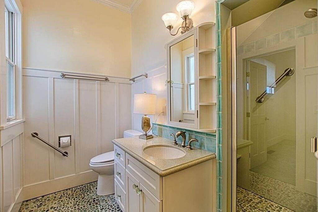 Das Weiße Haus - Pacific Grove Beach House - Oceanfront Lovers Point in Pacific Grove, Monterey County