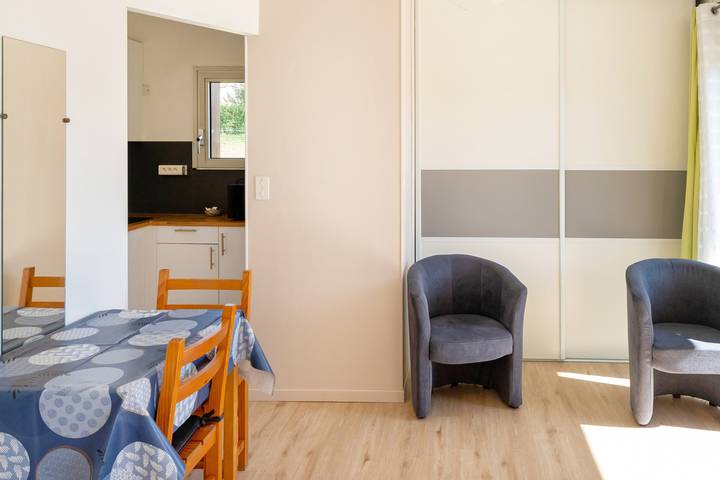 Entire studio, Cozy Studio with Private Terrace, Air Conditioning & Pool Table – Cazaubon in Cazaubon, Gers