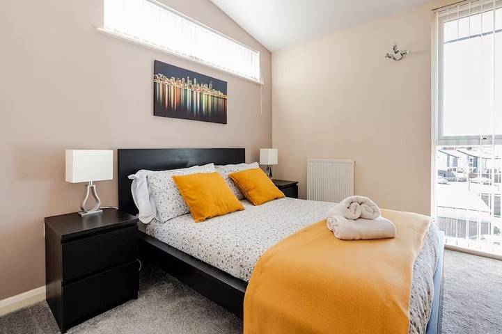 Comfortable 3-Storey House with Free Car Parking in Manchester, Grand Manchester