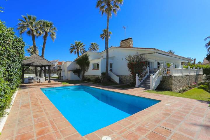 Casa rural para 11 personas, con jardín además de terraza y piscina en Rincón de la Victoria - 2