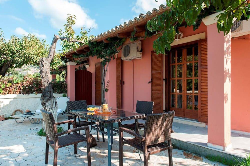 Delightful 2-bedroom cottage just minutes from the beach in Agios Gordios, Korfu