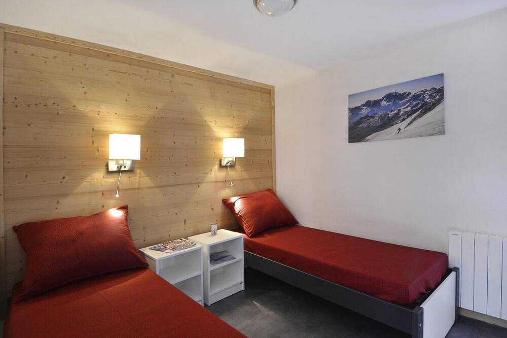 Entire apartment, 100m from resort center, 9th floor, balcony, tv, ski locker, 109m², La Plagne in La Plagne, La Plagne-Tarentaise