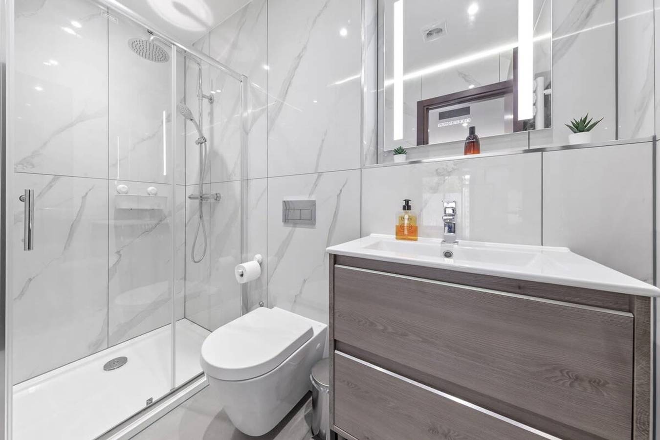 Entire apartment, Serviced Luxury Studio Flat Golders Green Finchley in London, South East England