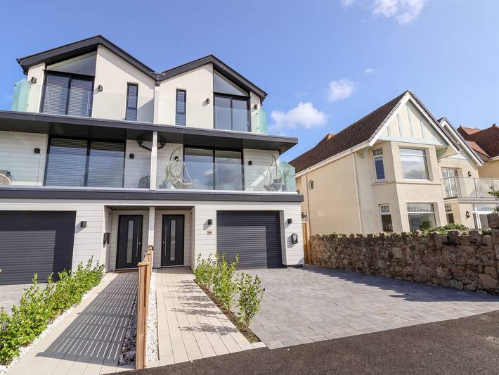 Log cabin for 10 people, with garden in Llandudno