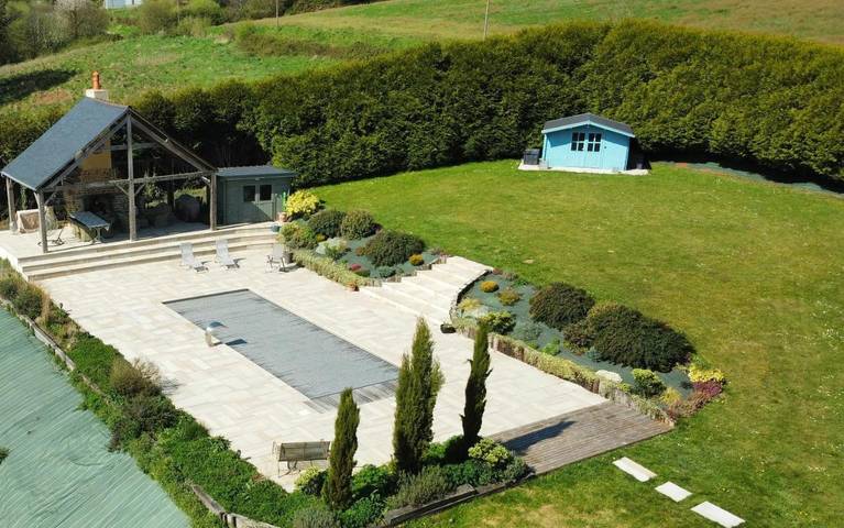 Maison de vacances pour 3 personnes, avec jardin et vue sur le lac ainsi que piscine et vue, animaux acceptés dans Mayenne - 2