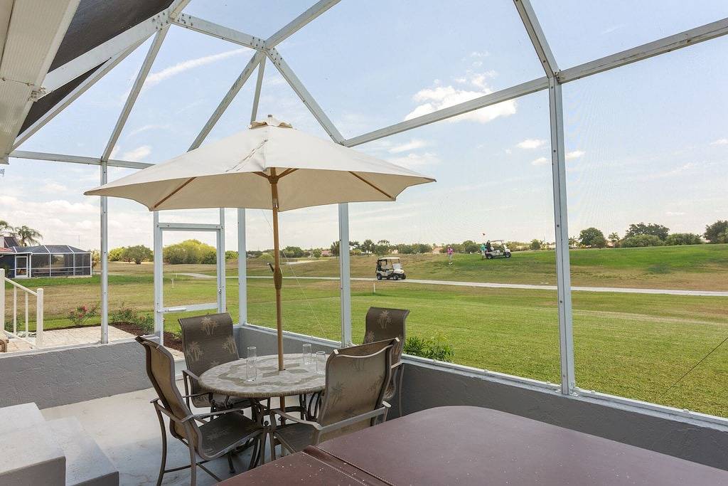 Burnt Store Isles Golf Home, W/Hot Tub/King Bed/Fast Wifi/Unbeatable Location in Punta Gorda, Charlotte County