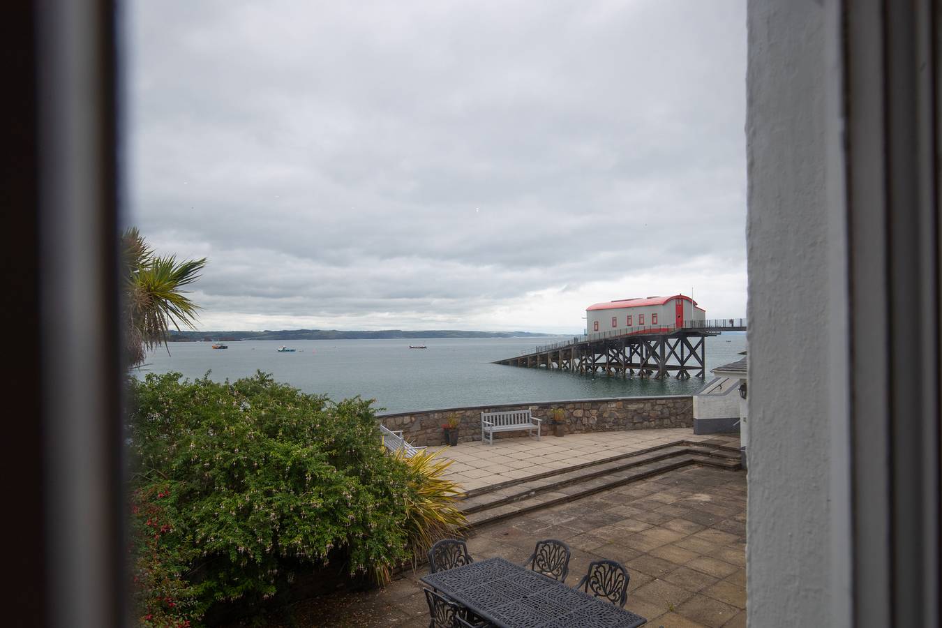 Ganze Wohnung, Ferienwohnung für 6 Personen mit Terrasse in Pembrokeshire
