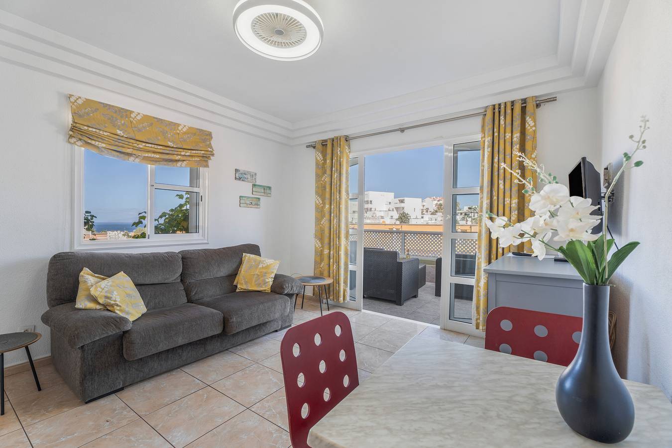 Apartamento entero, Apartamento Vacacional 'Orlando' con Vista al Mar, Piscina Compartida y Wi-Fi in Puerto Colon, Adeje