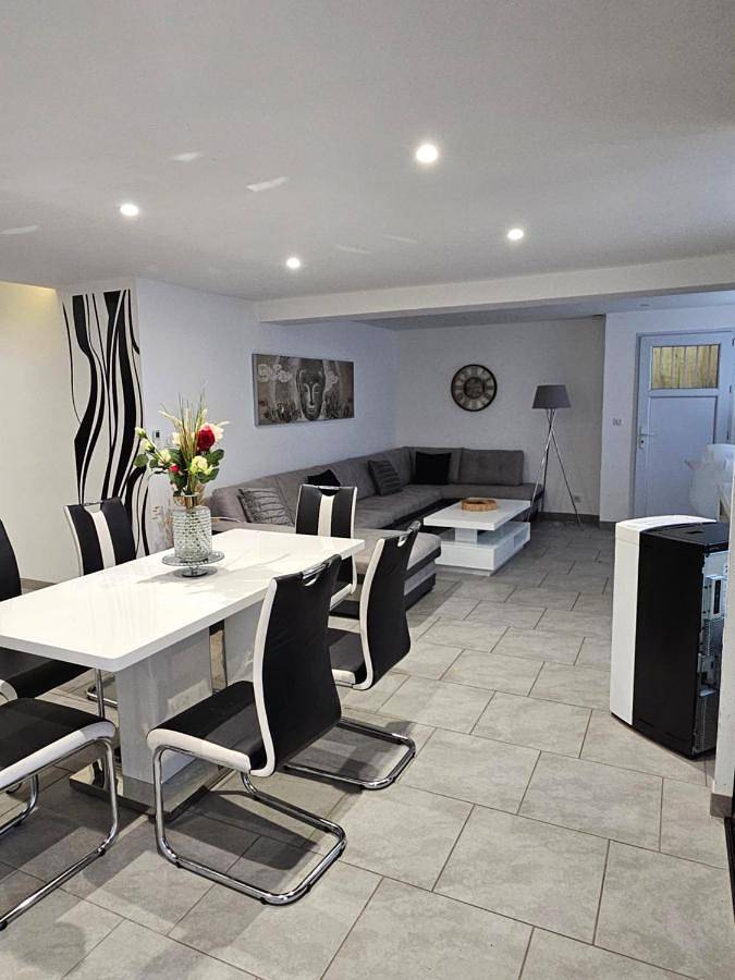 Gîte pour 8 personnes, avec vue et jardin dans Rembercourt-sur-Mad
