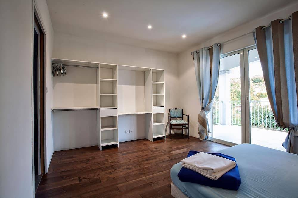 Villa 300m2 avec piscine chauffée, jacuzzi+spa de nage in Afa, Région d'Ajaccio