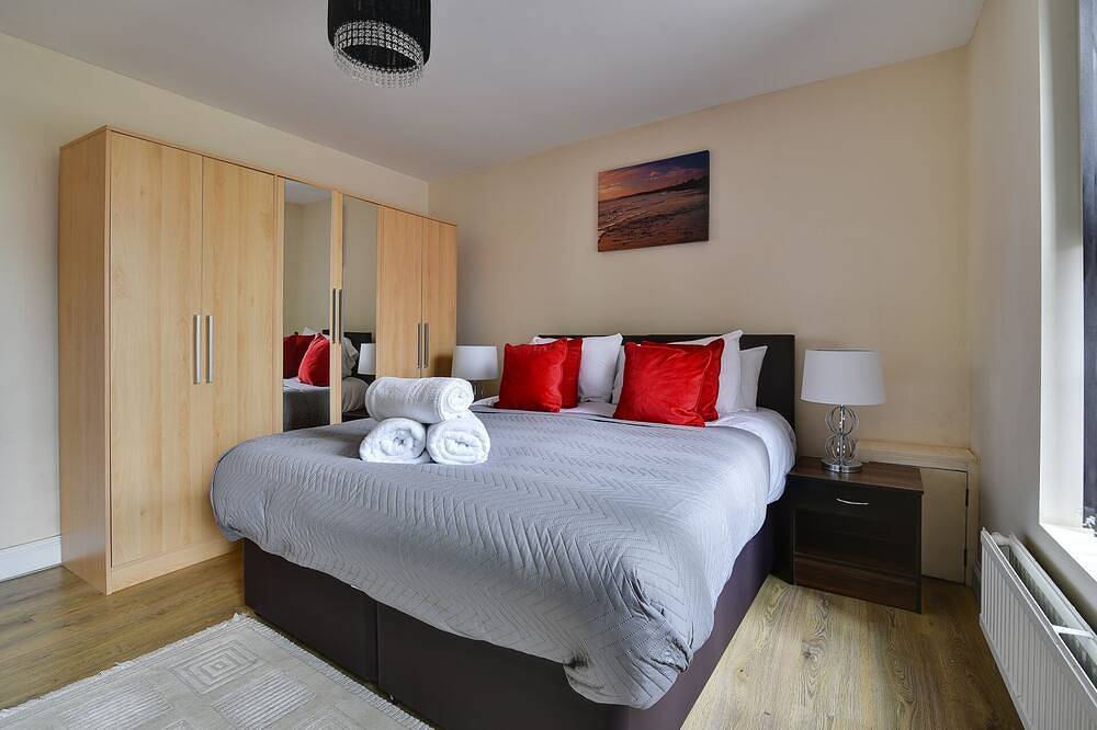 1 Bedroom House With Private Allocated And Secure Parking  in Luton, Chiltern Hills