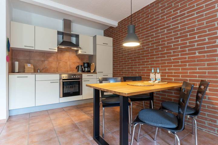 Ganze Wohnung, Schöne 3-Zimmer Erdgeschoßwohnung mit Garten für 4 Personen im Ortsteil Dorf in St. Peter-Ording, Eiderstedt