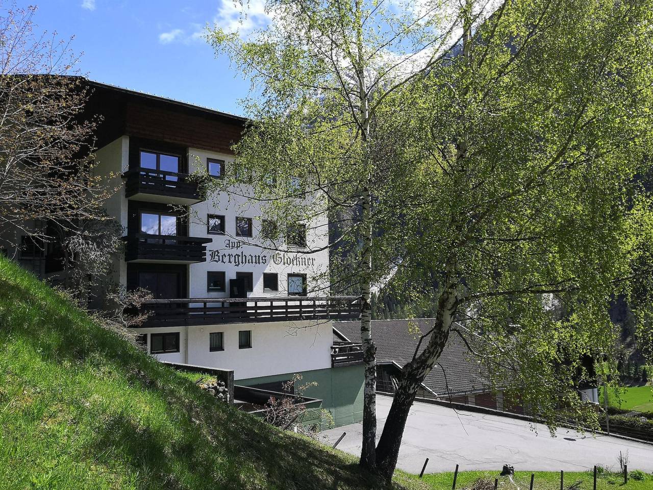 Ganze Ferienwohnung, Berghaus Glockner - App. Alpenpause - Appartement/Fewo, Bad, Wc, Balkon in Heiligenblut, Bezirk Spittal an der Drau