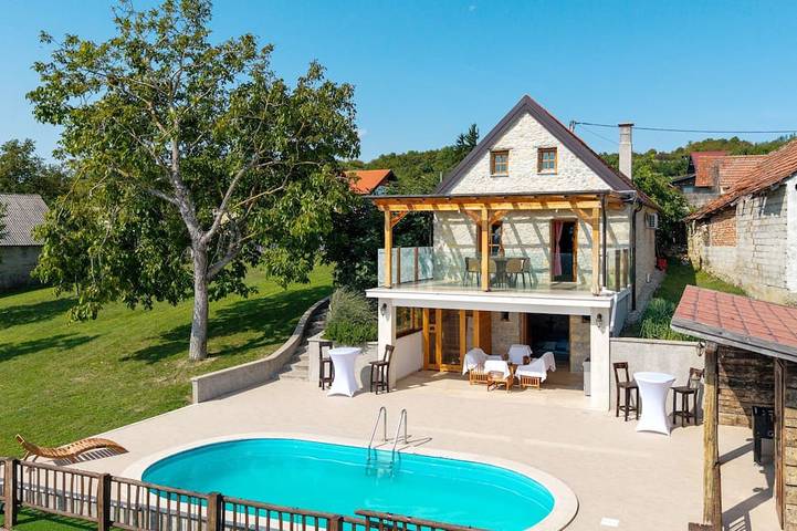 Ferienhaus für 6 Personen, mit Terrasse und Whirlpool sowie Sauna und Garten