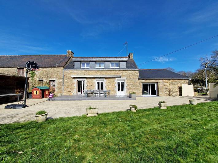 Gîte pour 12 personnes, avec Terrasse ainsi que Jardin et Piscine à Plaudren - 2