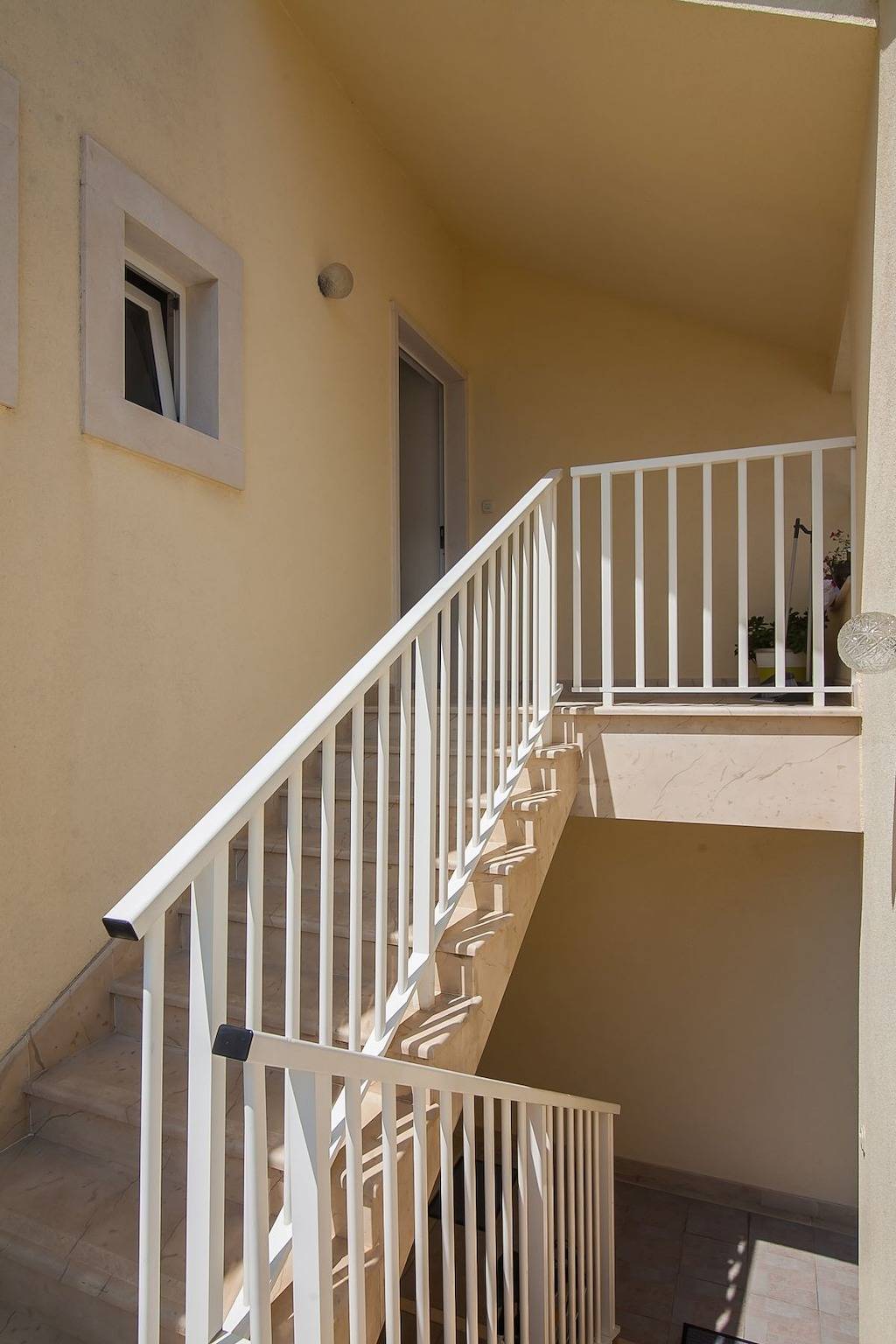 Ganze Wohnung, 1-Zimmer-Ferienwohnung mit Terrasse Bol, Brac A-23847-a in Bol, Brac