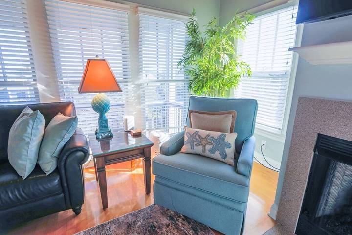 Vacation house for 12 people, with pool and balcony in Isle of Palms