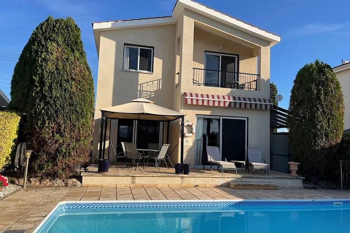 Villa für 6 Personen, mit Garten und Pool sowie Balkon - 1