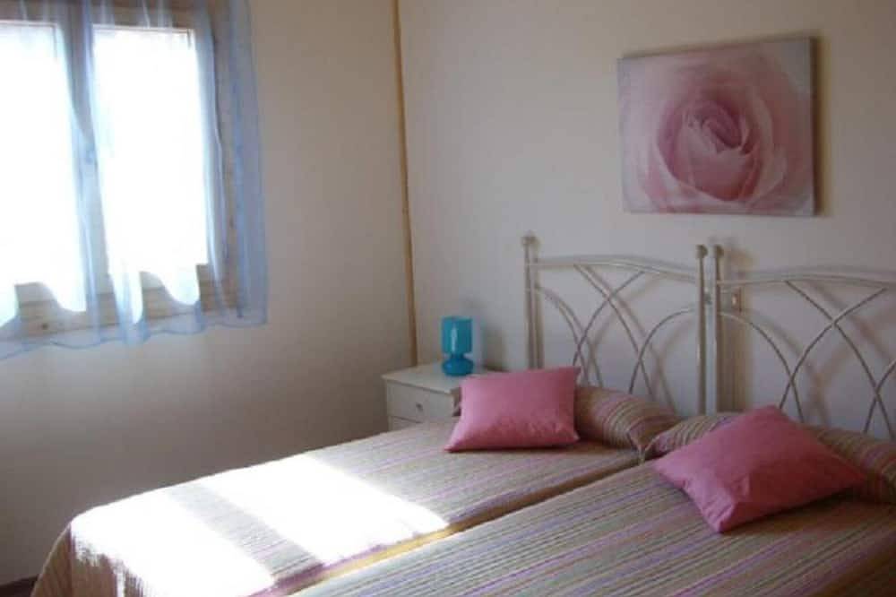Apartamento entero, Apartamento 'Fuente Vilda' con terraza privada, jardín privado y aire acondicionado in Alcanadre (desambiguación), Provincia de La Rioja