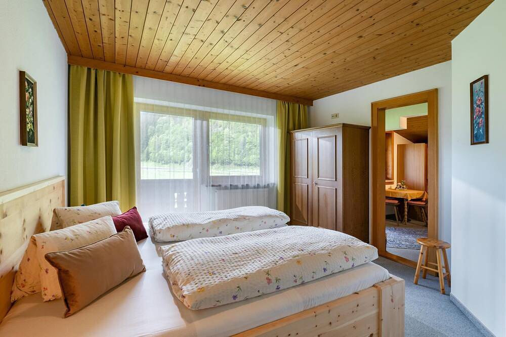 Entire apartment, Beautiful apartment in Aschau, ski bus in front of the door in Tux Alps, Aschau im Zillertal