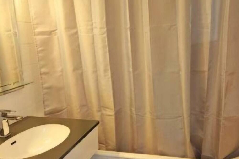 Entire apartment, Park view, relax and unwind! Near Paris center and Disneyland in Fontenay-sous-Bois, Val-de-Marne