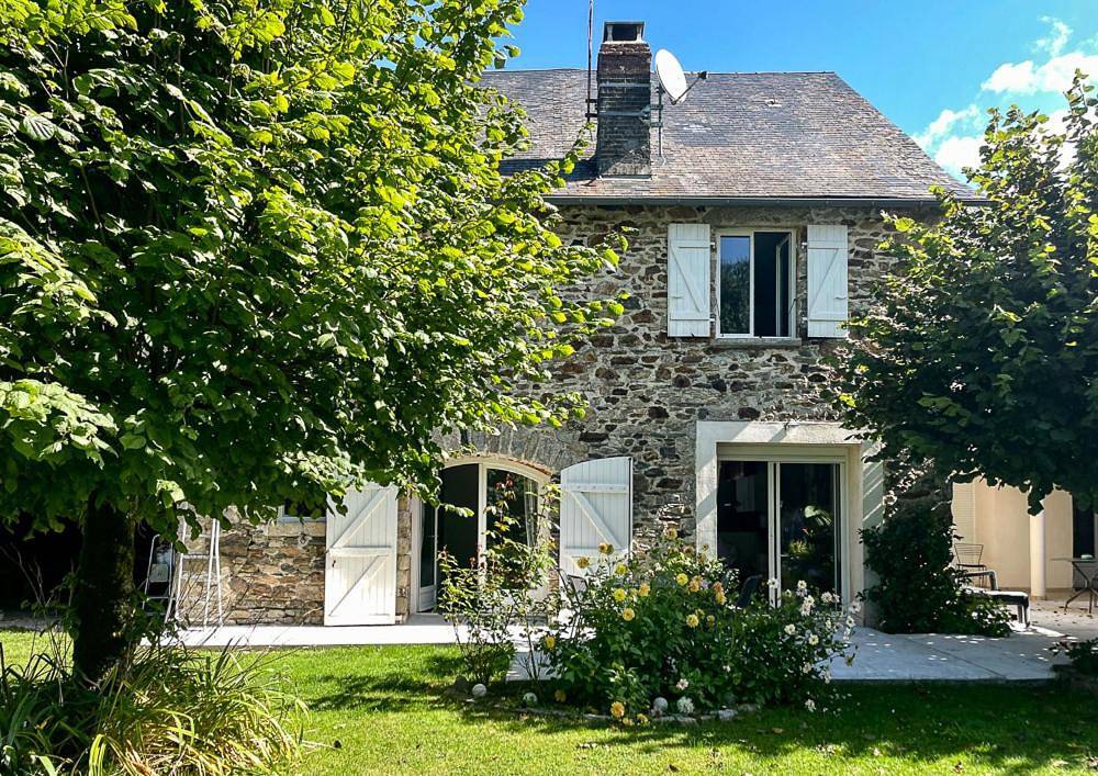Double Room with Garden View in La Porcherie, Région de Limoges