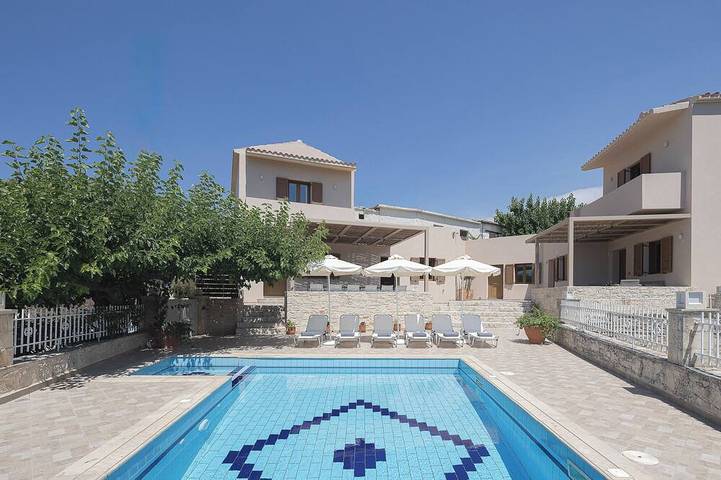 Antigoni Villa, Spacious Nature Retreat with Pool in Alfa, Région de Réthymnon
