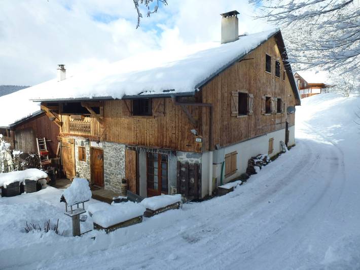 Chalet pour 14 personnes, avec terrasse ainsi que jacuzzi et jardin dans Les Carroz