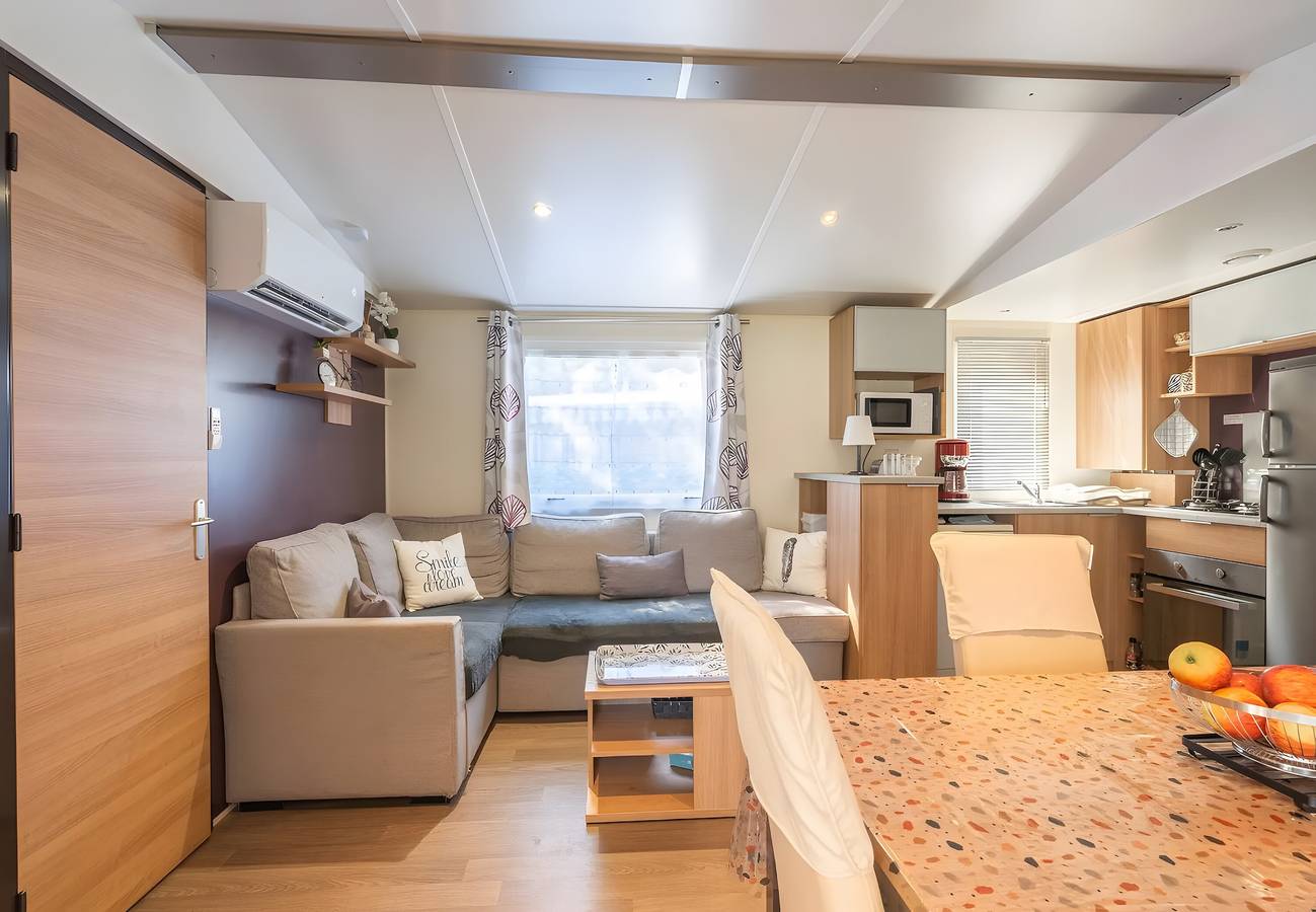 Mobil-home 'Mh324 La Tremblade' avec piscine commune, terrasse privée et climatisation in La Tremblade, Côte de Beauté