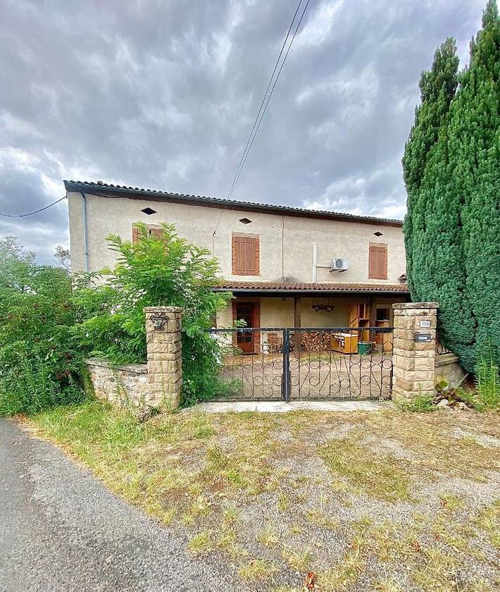 Location de vacances pour 16 personnes, avec vue et jardin, animaux acceptés à Lescure-d'Albigeois